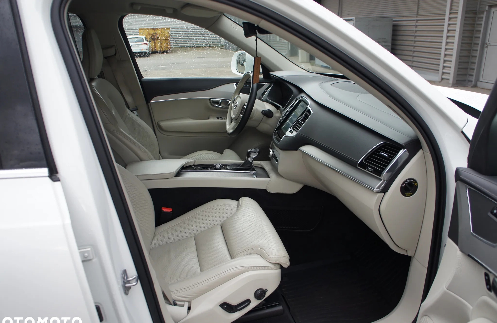 Volvo XC 90 cena 159900 przebieg: 180000, rok produkcji 2019 z Ząbki małe 379